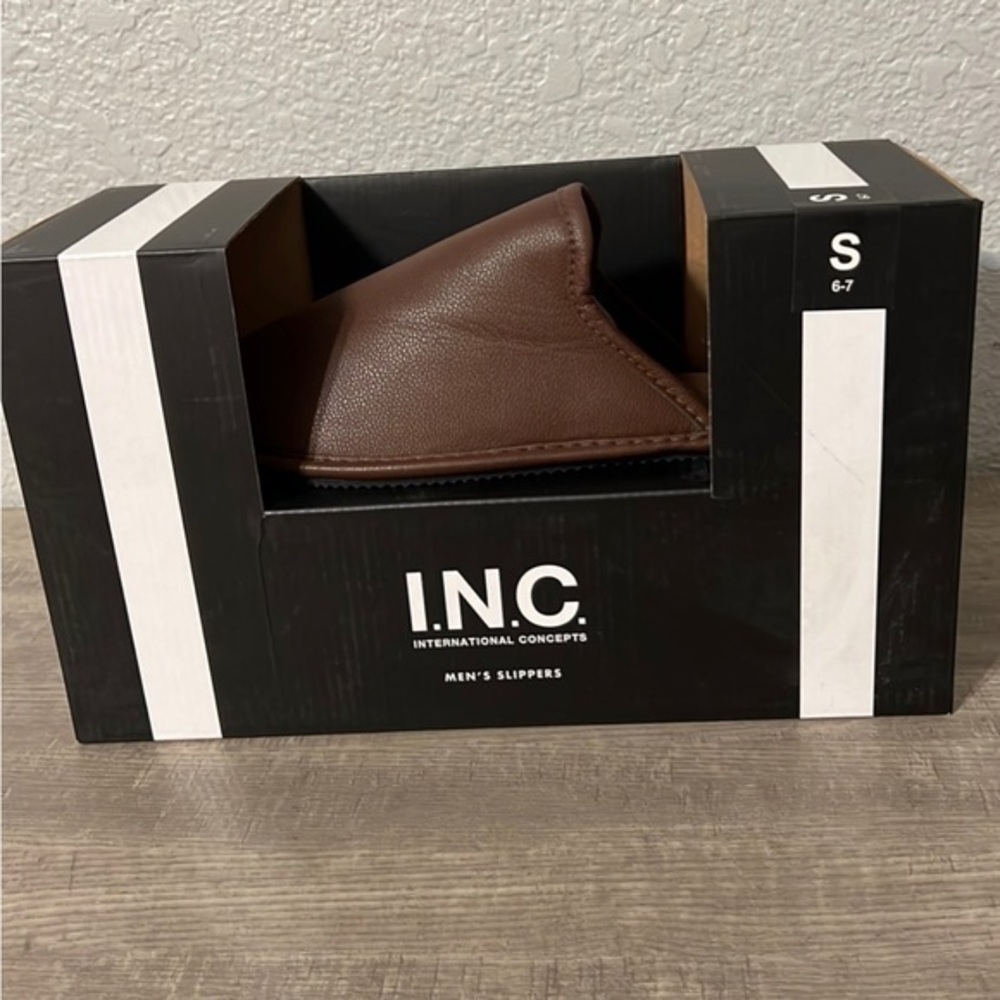 New INC‎ International Concepts Men's Slippers brown size small range 6-7 - Picture 2 of 10